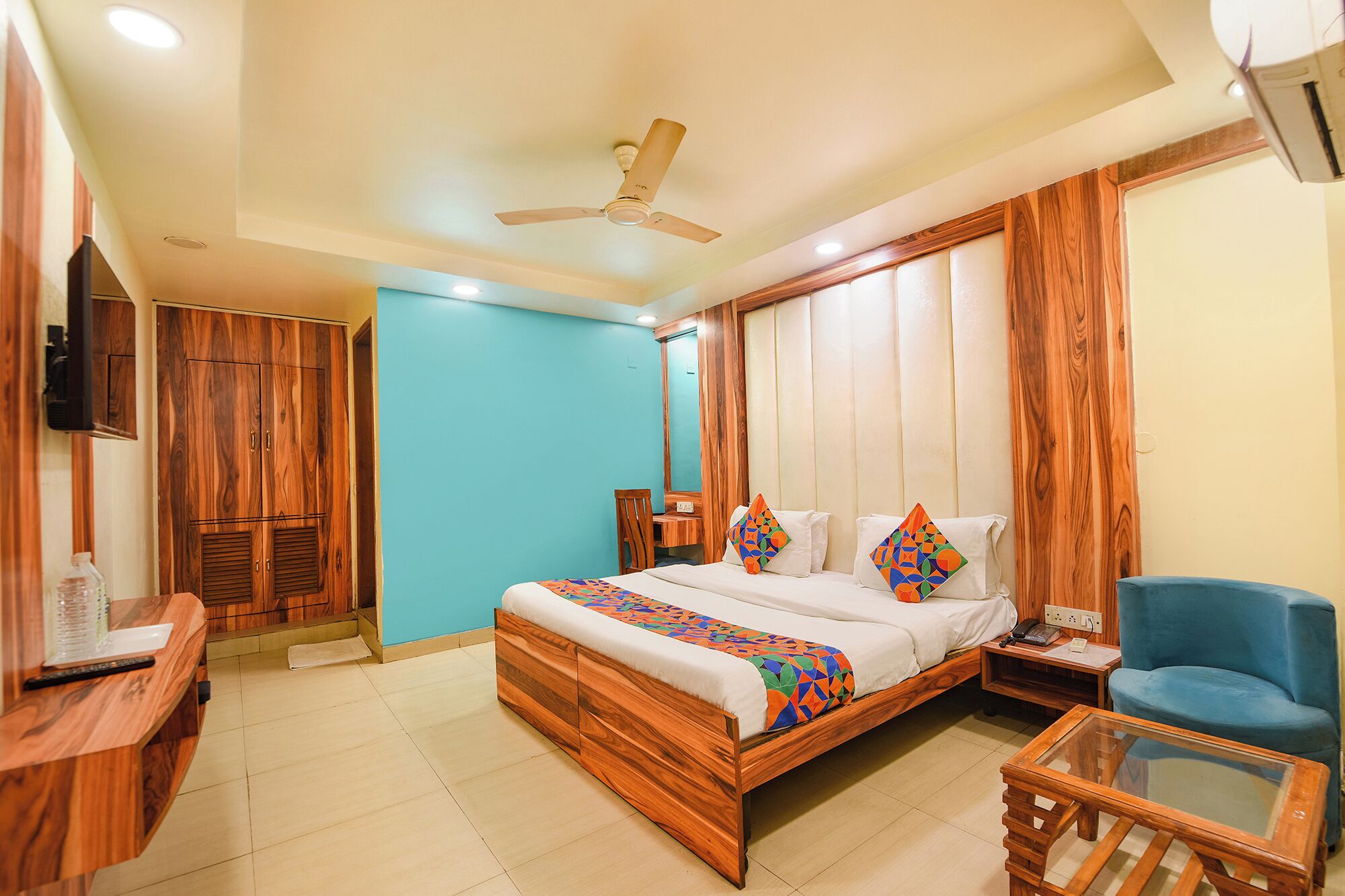 Egyptian cotton sheets, premium bedding, in-room safe, free WiFi