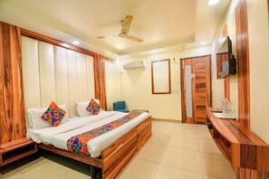 Egyptian cotton sheets, premium bedding, in-room safe, free WiFi