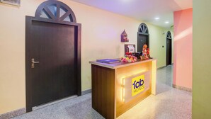 A hotel reception desk with a sign reading "fab hotels". - Fabhotel Avante Palace (Ranchi)