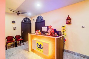 ฝ่ายต้อนรับ