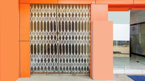 A building entrance with a metal gate and orange walls. - Fabhotel Avante Palace (Ranchi)