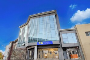 Exterior - Fabhotel The Royal Kishan Complex (Noida)