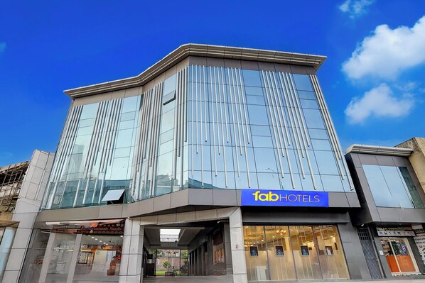 Exterior - Fabhotel The Royal Kishan Complex (Noida)