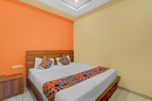 Egyptian cotton sheets, premium bedding, in-room safe, free WiFi - Fabhotel Dream Comforts (Bangalore)
