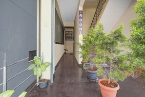Property entrance - Fabhotel Dream Comforts (Bangalore)
