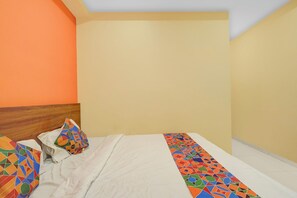 Egyptian cotton sheets, premium bedding, in-room safe, free WiFi - Fabhotel Dream Comforts (Bangalore)