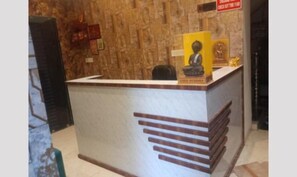 Reception - Fabhotel Hi Rise (Kolkata)