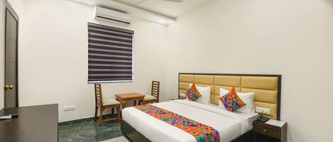 Egyptian cotton sheets, premium bedding, in-room safe, free WiFi