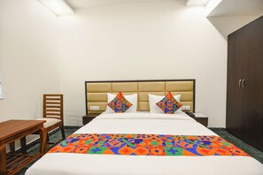 Deluxe Room | Egyptian cotton sheets, premium bedding, in-room safe, free WiFi - Fabhotel Sai Village (Gurugram)