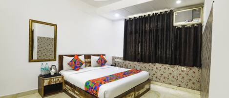 Egyptian cotton sheets, premium bedding, in-room safe, free WiFi