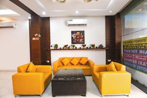 Coin salon dans le hall