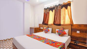 Egyptian cotton sheets, premium bedding, in-room safe, free WiFi