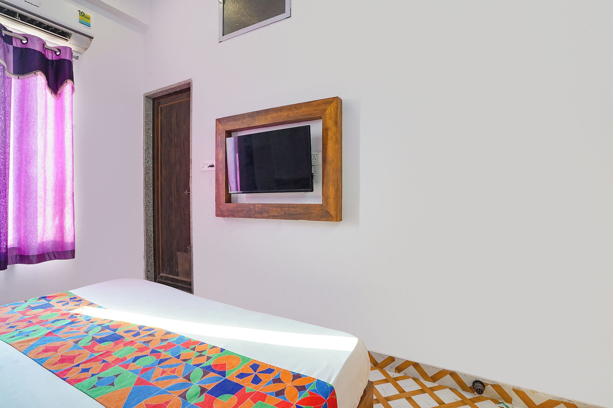 Egyptian cotton sheets, premium bedding, in-room safe, free WiFi