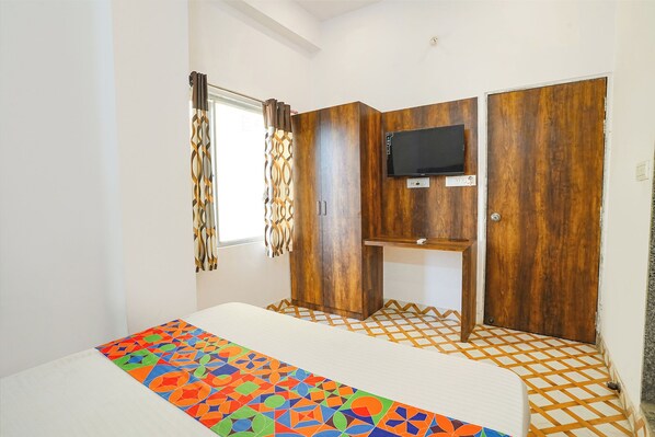 Egyptian cotton sheets, premium bedding, in-room safe, free WiFi - Fabhotel Shree Aurora (Udaipur)