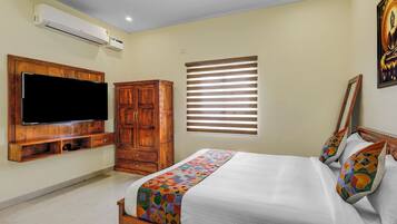 Egyptian cotton sheets, premium bedding, in-room safe, free WiFi