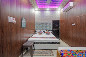 Family Room | Egyptian cotton sheets, premium bedding, in-room safe, free WiFi