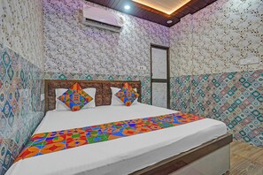 Premium Room | Egyptian cotton sheets, premium bedding, in-room safe, free WiFi - Via Ayodhya Residency (Ayodhya)
