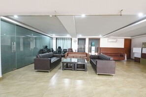 Coin salon dans le hall