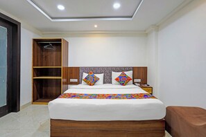 Egyptian cotton sheets, premium bedding, in-room safe, free WiFi - Fabhotel Million Star (Indore)