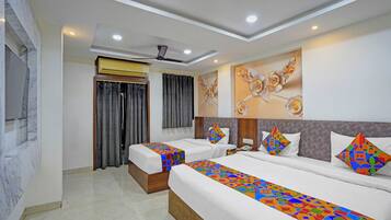 Luxury Room | Egyptian cotton sheets, premium bedding, in-room safe, free WiFi