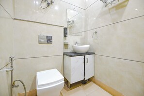 Deluxe Room | Bathroom