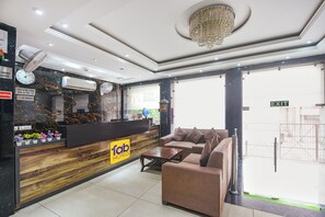 Reception - Fabhotel Sun Plaza (New Delhi)