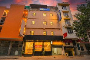 Front of property - Fabhotel Sun Plaza (New Delhi)