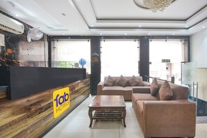 Reception - Fabhotel Sun Plaza (New Delhi)