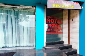 Property entrance - Fabhotel Royal Residency Kurla (Mumbai)