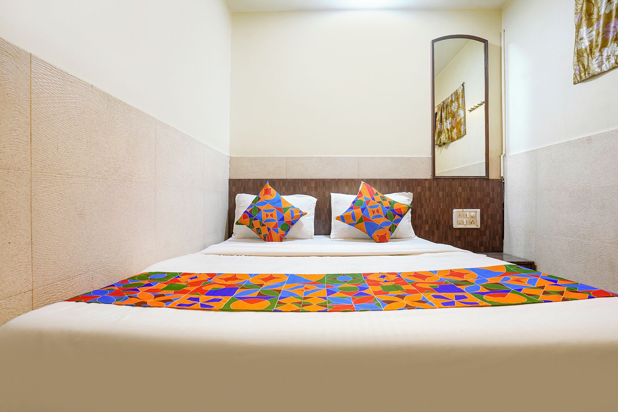 Egyptian cotton sheets, premium bedding, in-room safe, free WiFi