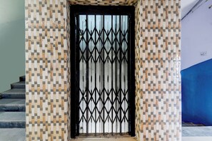 Elevator - Fabhotel Lorwen (Hyderabad)