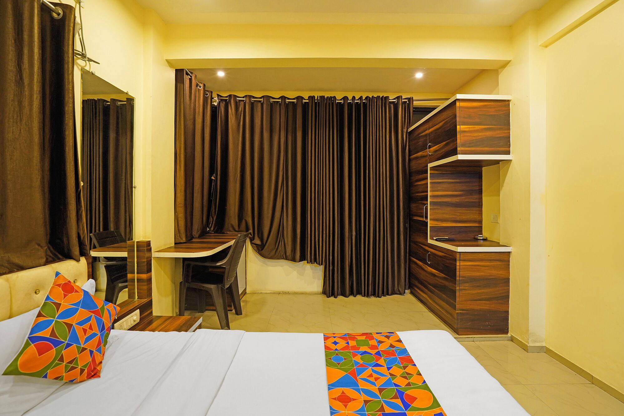 Egyptian cotton sheets, premium bedding, in-room safe, free WiFi