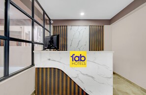 Reception - Fabhotel Larana (Hyderabad)