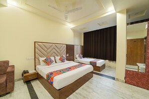 Egyptian cotton sheets, premium bedding, in-room safe, free WiFi