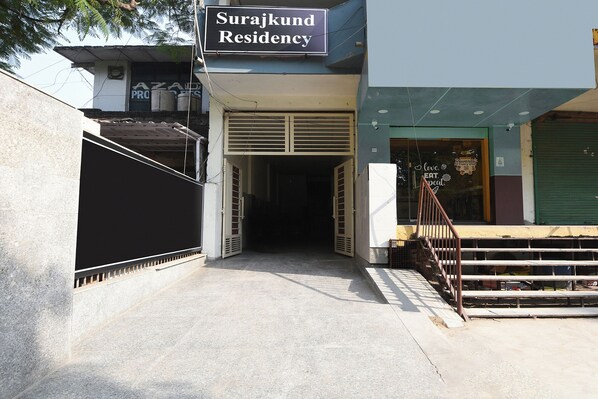 Property entrance - Fabhotel Surajkund Residency (Faridabad)