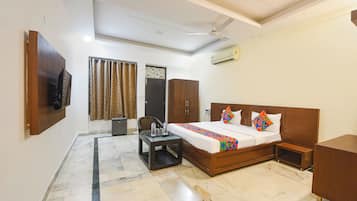 Egyptian cotton sheets, premium bedding, in-room safe, free WiFi