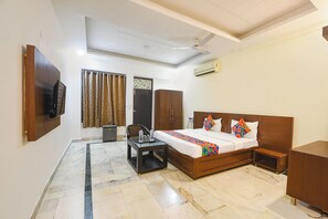 Egyptian cotton sheets, premium bedding, in-room safe, free WiFi - Fabhotel Surajkund Residency (Faridabad)