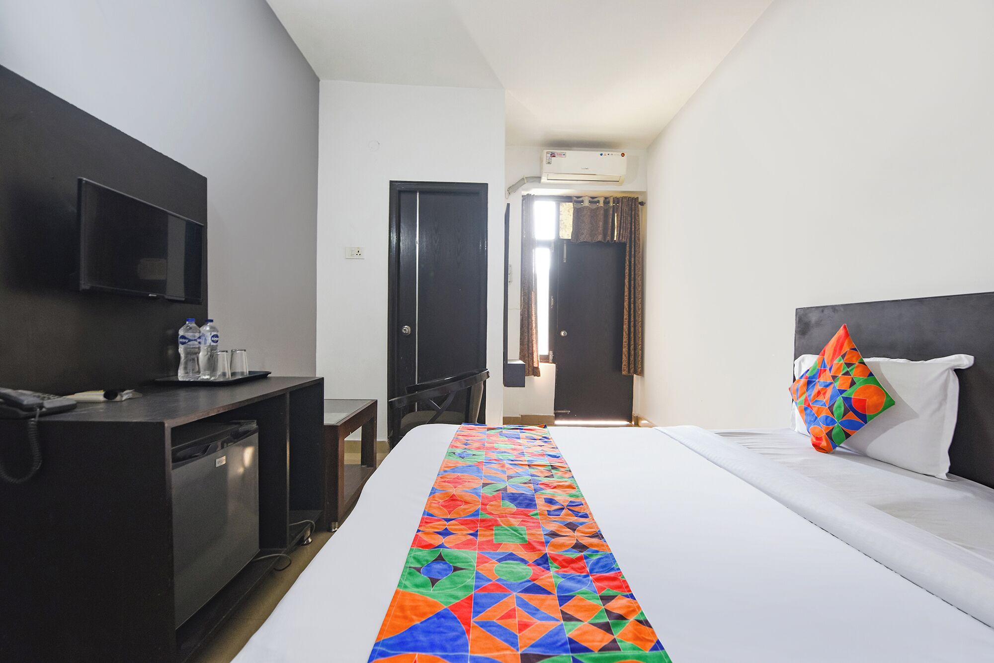 Egyptian cotton sheets, premium bedding, in-room safe, free WiFi