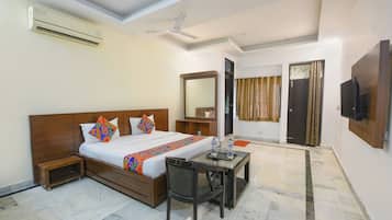 Egyptian cotton sheets, premium bedding, in-room safe, free WiFi