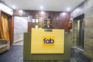 Reception - Fabhotel Mannat Shalimar Bagh (New Delhi)