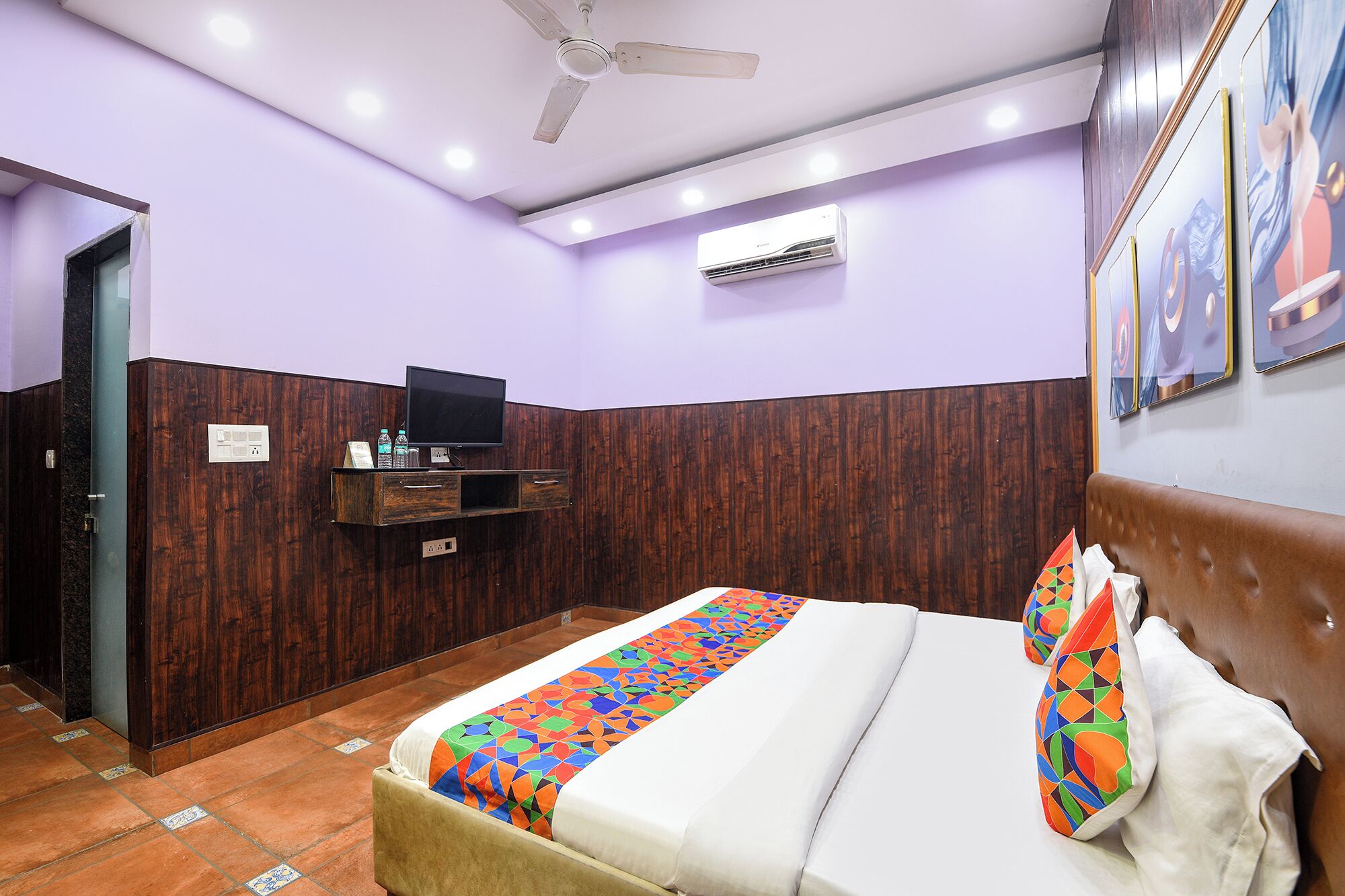 Egyptian cotton sheets, premium bedding, in-room safe, free WiFi