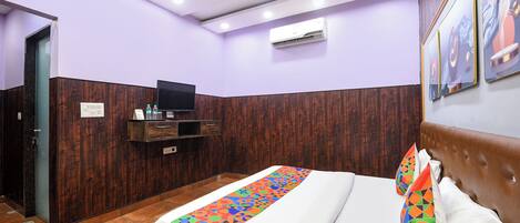 Egyptian cotton sheets, premium bedding, in-room safe, free WiFi