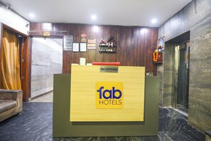 Reception - Fabhotel Mannat Shalimar Bagh (New Delhi)