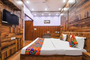 Egyptian cotton sheets, premium bedding, in-room safe, free WiFi - Fabhotel Mannat Shalimar Bagh (New Delhi)