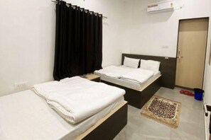 Egyptian cotton sheets, premium bedding, in-room safe, free WiFi - Fabhotel Radhy Sham (Khatoo)