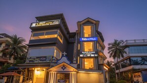 A hotel with multiple floors, a beach front restaurant, and a small chapel. - Fabhotel Beach Front Resort (Calangute)