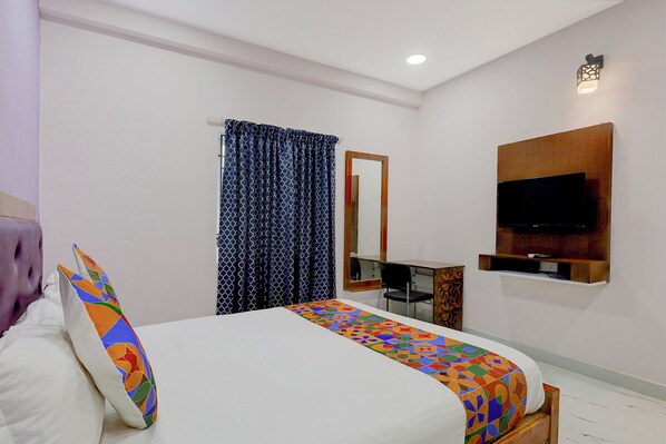 Egyptian cotton sheets, premium bedding, in-room safe, free WiFi - Fabhotel White Star Residency (Chennai)