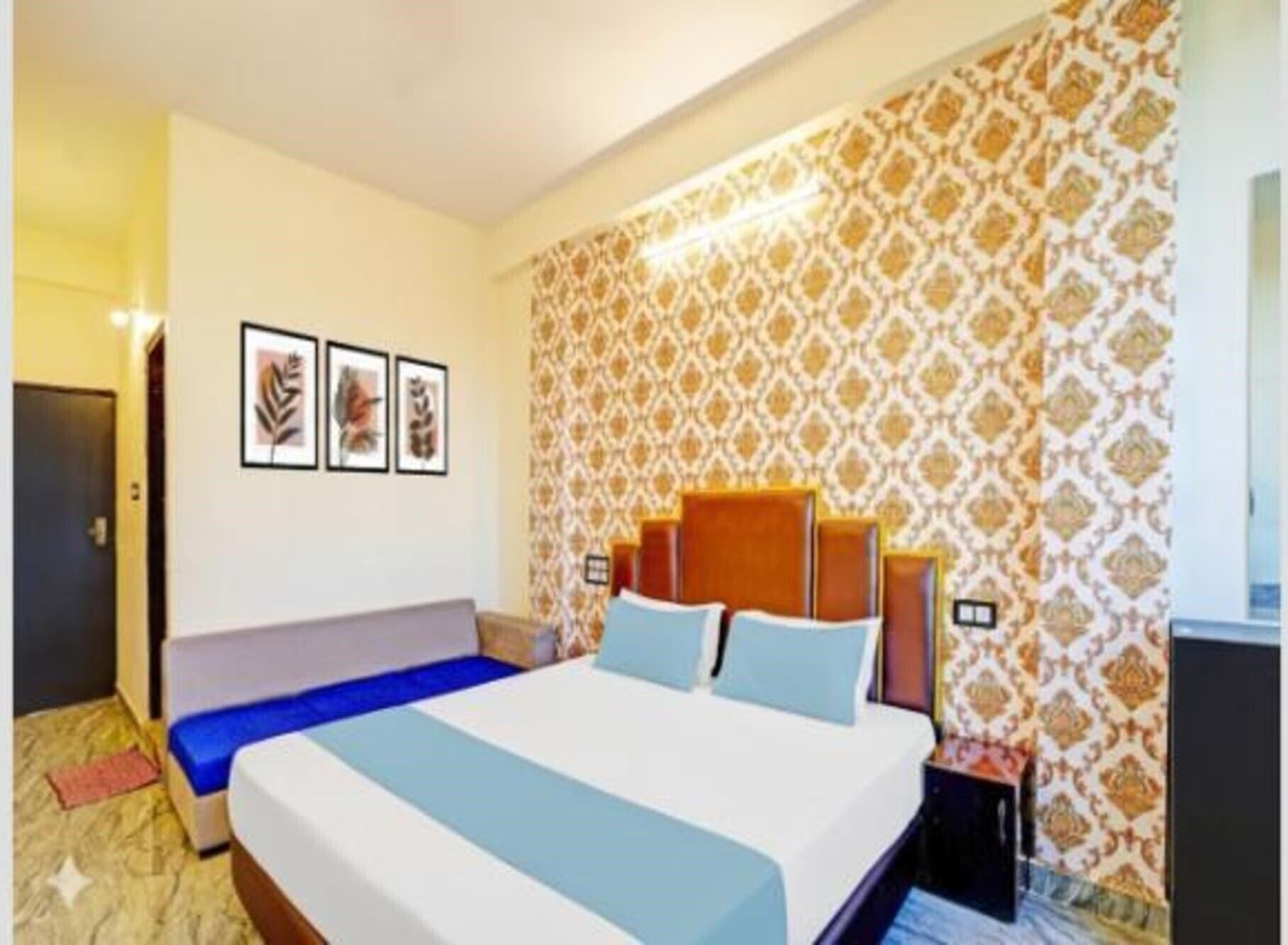 Egyptian cotton sheets, premium bedding, in-room safe, free WiFi