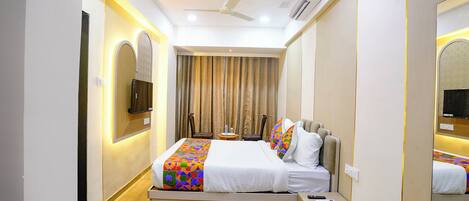 Deluxe Room | Egyptian cotton sheets, premium bedding, in-room safe, free WiFi