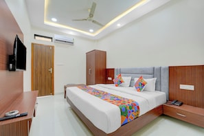 Egyptian cotton sheets, premium bedding, in-room safe, free WiFi - Fabhotel Shri Vinayak (Bhopal)